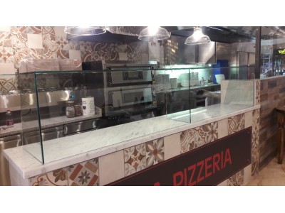 Banco in vetro 10mm + f.l.+ tempera + incollaggio a Raggi U.V:A. per pizzeria