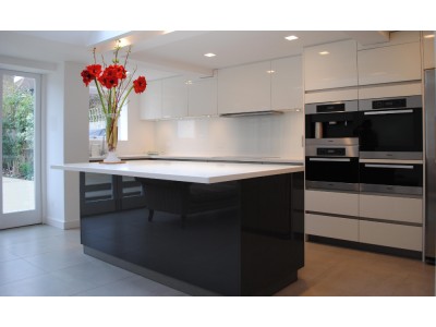 Schienale cucina in vetro temperato 6mm verniciato bianco extrachiaro