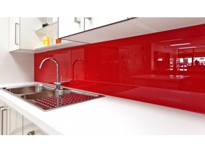 Schienale cucina in vetro temperato 6mm verniciato rosso